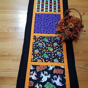 Halloween table runner (quilted)